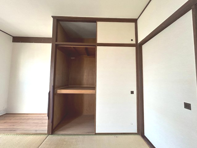 【価格改定】竹の台団地D1棟の収納|押し入れ・床の間がございます。
お布団や洋服等、収納していただけます。