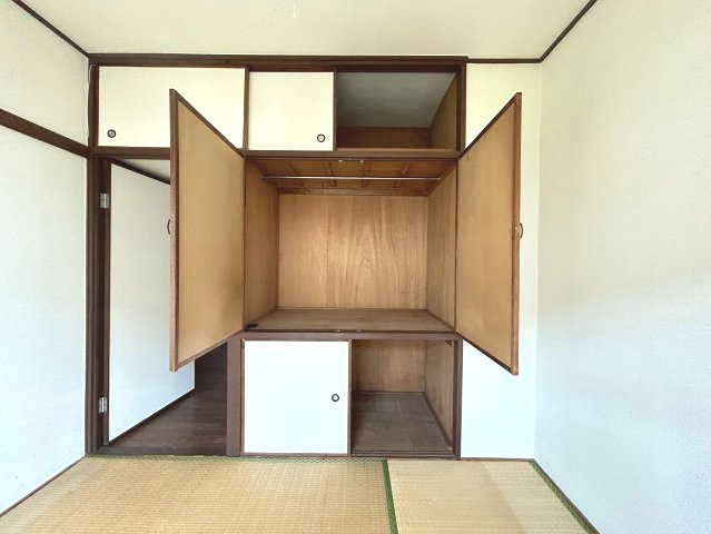 【価格改定】竹の台団地D1棟の収納|奥行のある収納スペースで、季節物やかさばる荷物もスッキリ収納可能です。