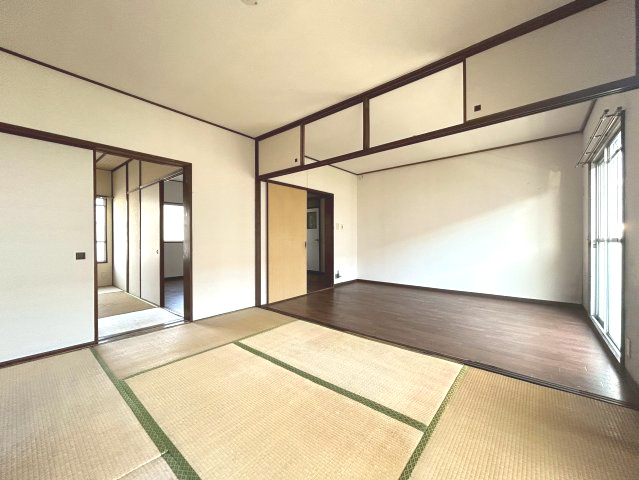 【価格改定】竹の台団地D1棟の和室|リビング・和室の掃き出し窓から、バルコニーに出ることが可能です。