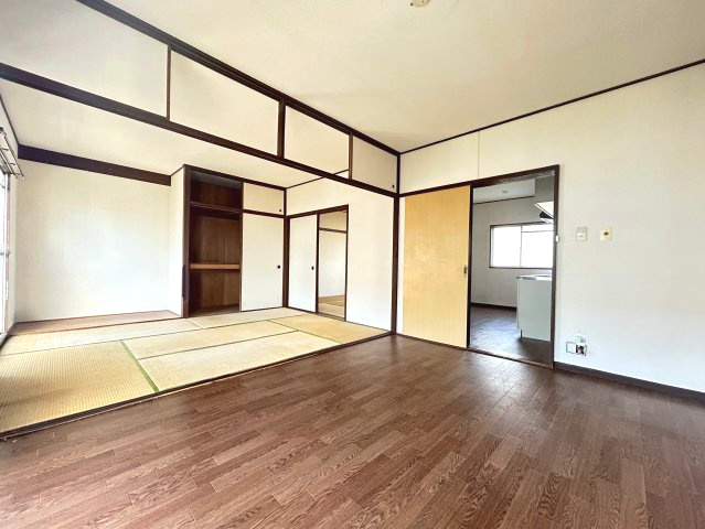 【価格改定】竹の台団地D1棟の居間・リビング|リビングと和室（約6帖）は一体利用も可能。
開放的な空間として、ゆったりお過ごしいただけます！