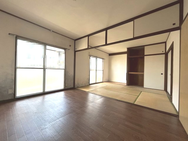 【価格改定】竹の台団地D1棟の居間・リビング|南向きバルコニーから暖かい光が差し込みます♪