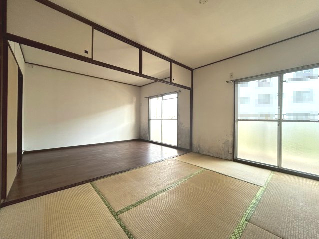 【価格改定】竹の台団地D1棟の和室|リビング・和室の掃き出し窓から、バルコニーに出ることが可能です。