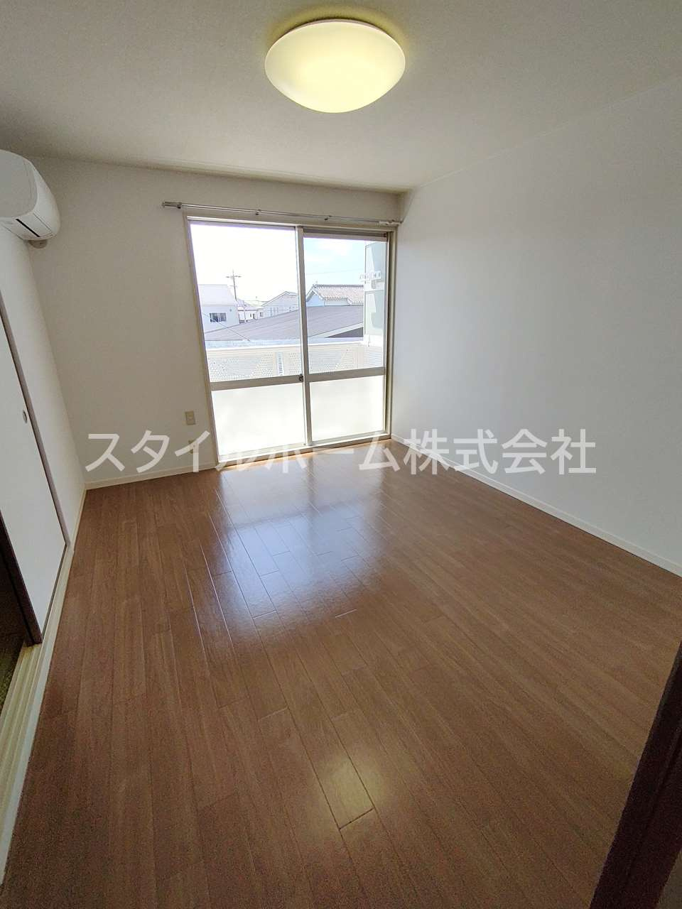 ライラックAの居間・リビング|別部屋写真です。