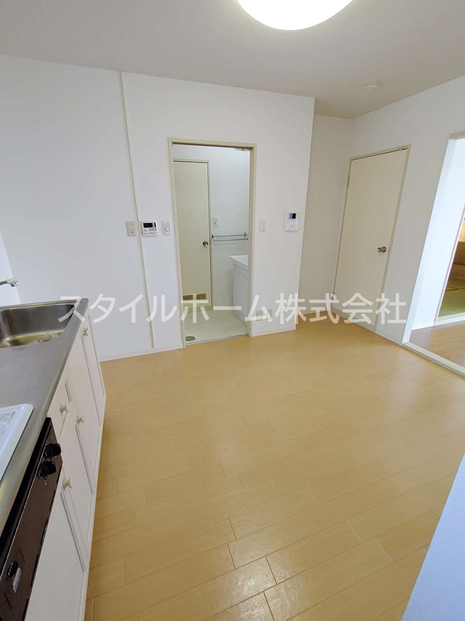 ライラックAの居間・リビング|別部屋写真です。