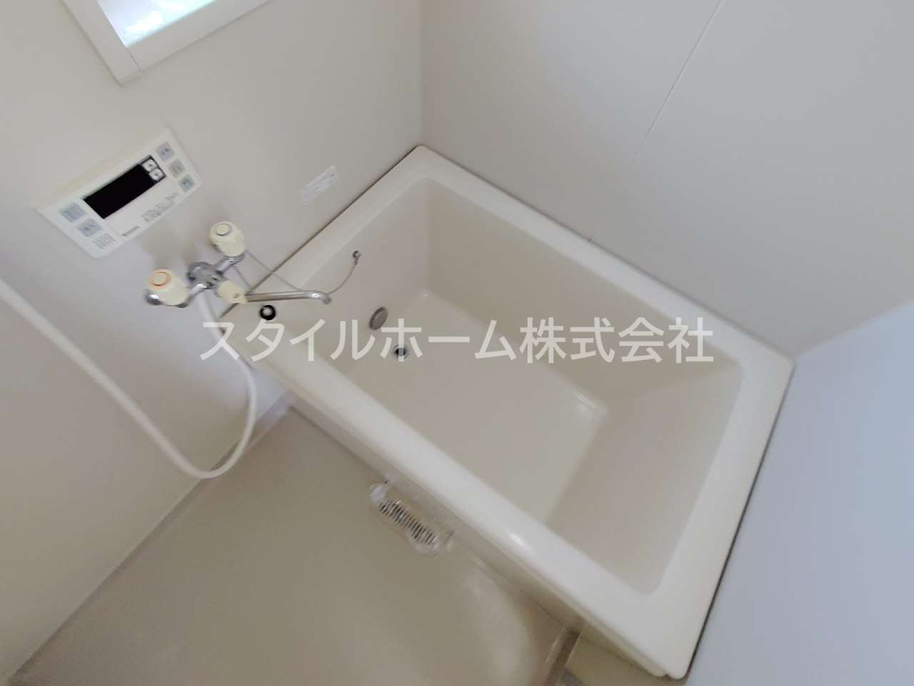 ライラックAの浴室|別部屋写真です。