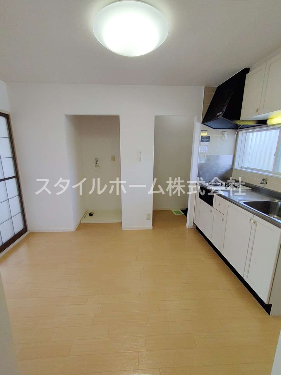 ライラックAの居間・リビング|別部屋写真です。