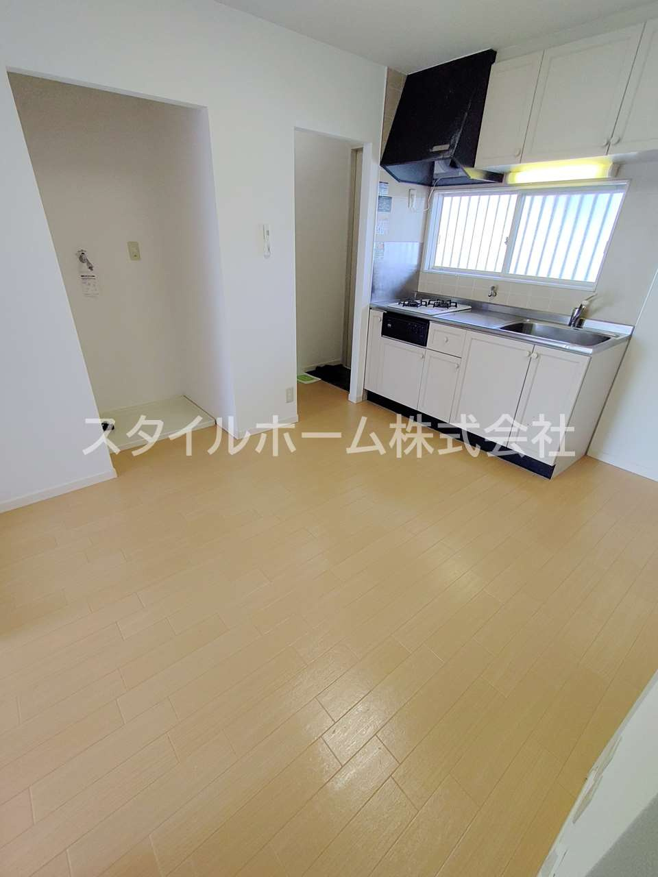 ライラックAの居間・リビング|別部屋写真です。