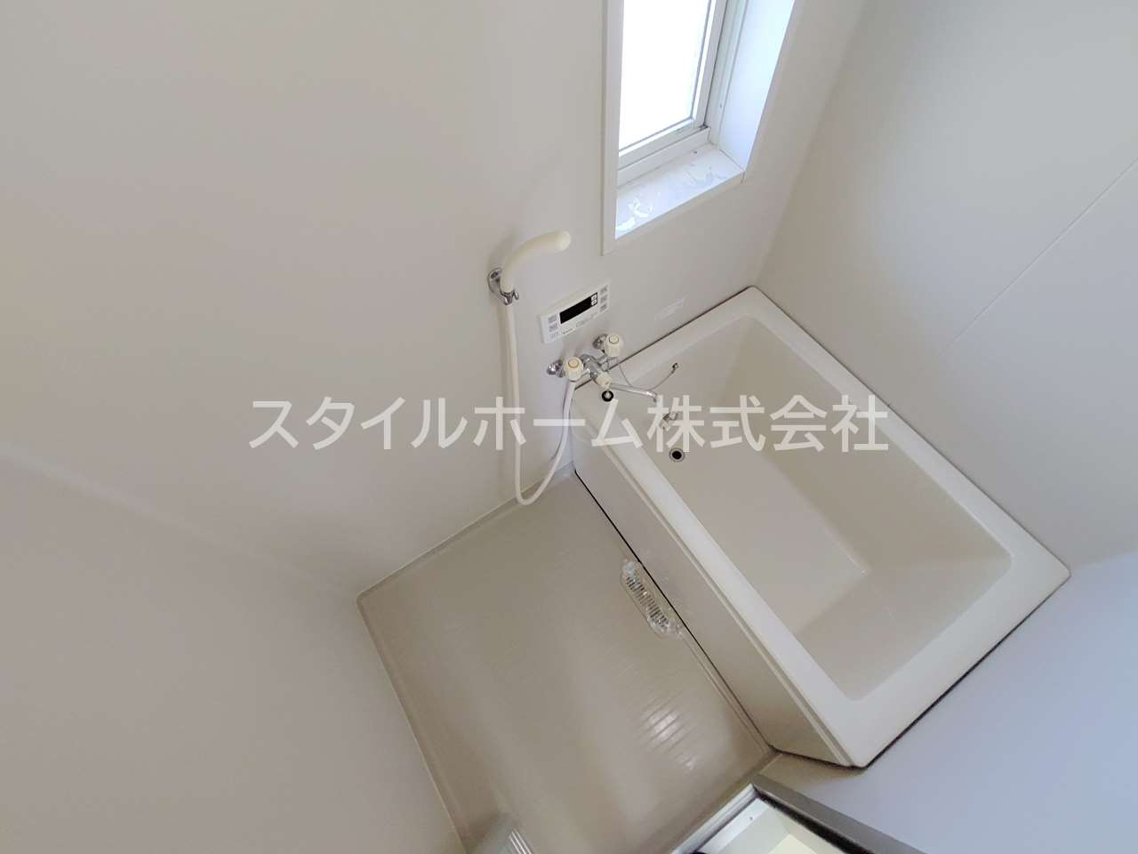 ライラックAの浴室|別部屋写真です。