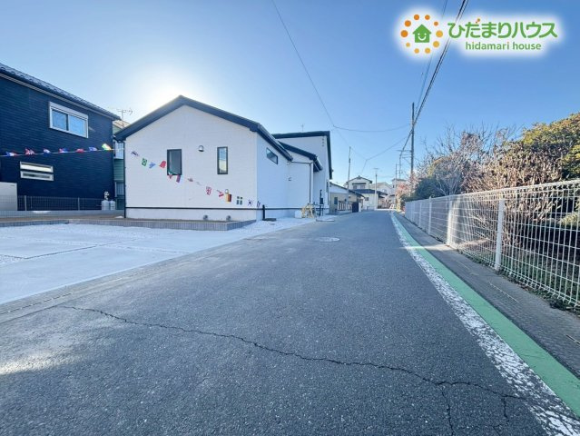 滑川町月輪　3期　新築一戸建て　グラファーレ　01の前面道路含む現地写真