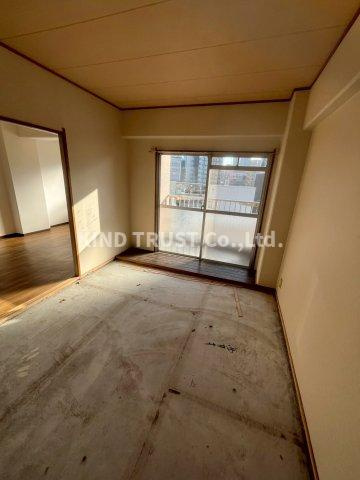 三木シャトーマンションの居間・リビング|使いやすいリビングです