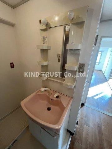 三木シャトーマンションの洗面所|忙しい朝には欠かせない洗面所です