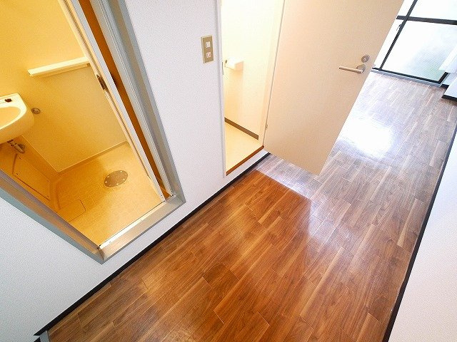 シャンテムーランの内装|明るい室内です