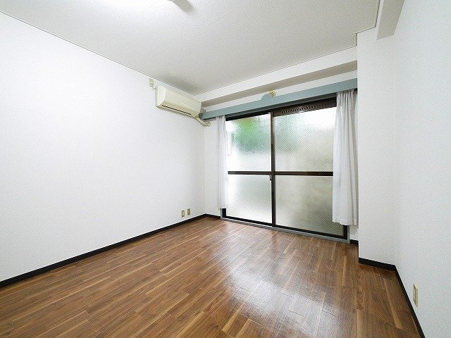 シャンテムーランの居間・リビング|こちらの居間で趣味の時間をお楽しみください