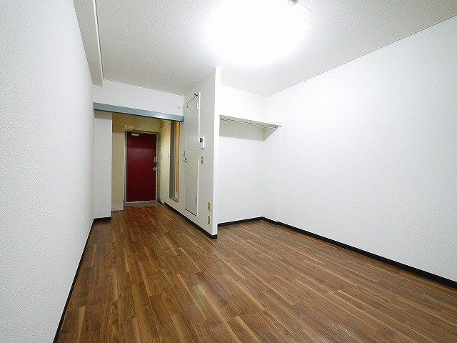 シャンテムーランの寝室|広くて明るい寝室