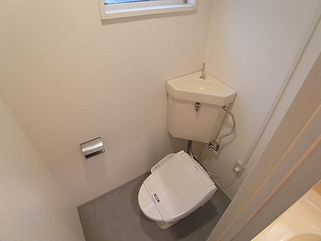 ファミール長田のトイレ|温水洗浄便座付きのトイレ