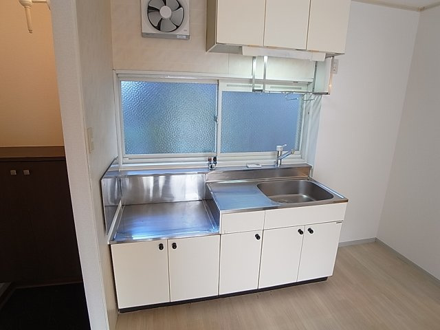 ファミール長田のキッチン|コンロ設置可能な広めのキッチン