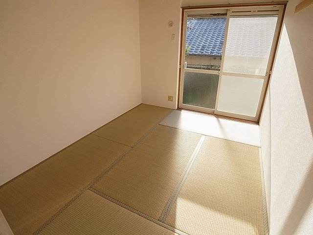 ファミール長田の和室|綺麗な和室、ご覧の明るさは魅力的です