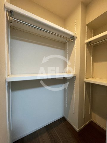 ソルティア東梅田　西天満小学校区の収納|ソルティア東梅田　ウォークインクローゼット