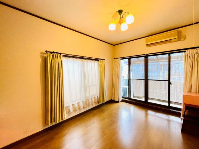 あきる野市野辺　中古戸建の洋室|2階洋室