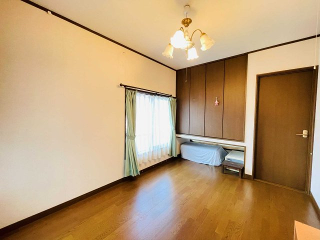 あきる野市野辺　中古戸建の洋室|2階洋室