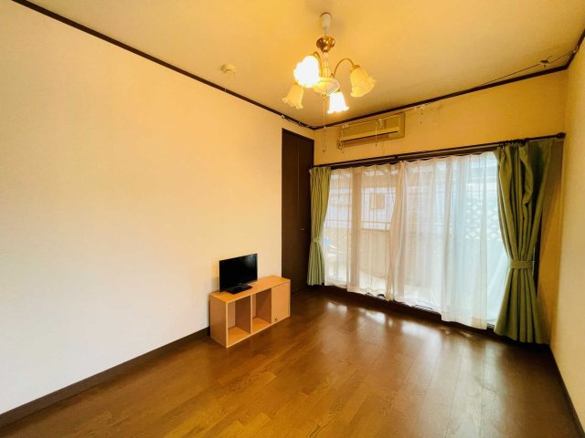 あきる野市野辺　中古戸建の洋室|2階洋室