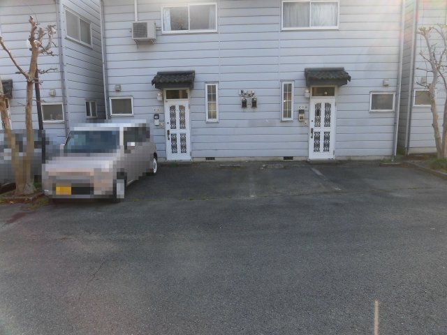 ハイツグレイスＣ棟の駐車場