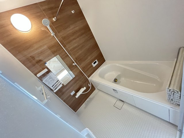 【浴室】 | 糸島市加布里4丁目4期　1号棟（全1棟）【仲介手数料無料・0円】 | 現地写真。浴室です。