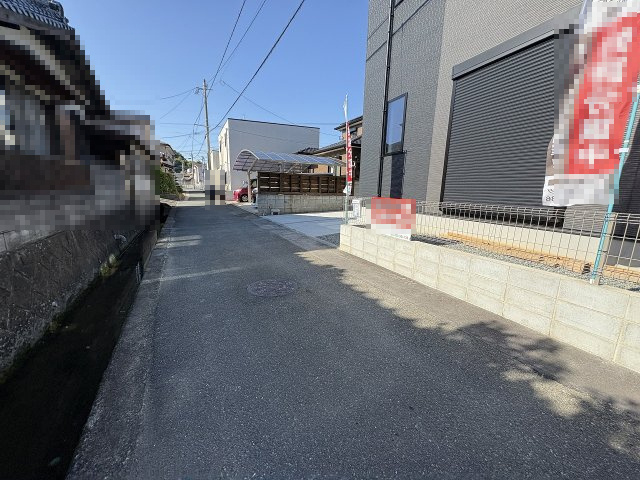 【その他】 | 糸島市加布里4丁目4期　1号棟（全1棟）【仲介手数料無料・0円】 | 現地写真。前面道路です。