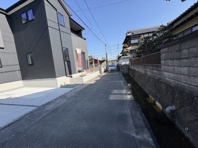 【その他】 | 糸島市加布里4丁目4期　1号棟（全1棟）【仲介手数料無料・0円】 | 現地写真。前面道路です。