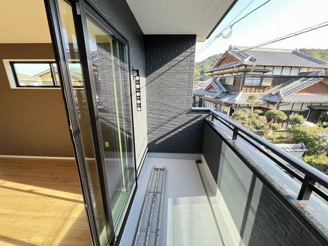 【バルコニー】 | 糸島市加布里4丁目4期　1号棟（全1棟）【仲介手数料無料・0円】 | 現地写真。