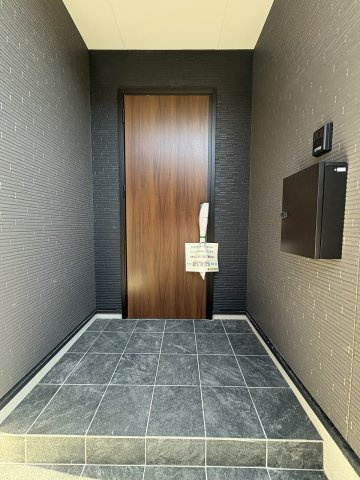 【玄関】 | 糸島市加布里4丁目4期　1号棟（全1棟）【仲介手数料無料・0円】 | 現地写真。