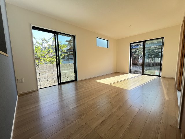 【居間・リビング】 | 糸島市加布里4丁目4期　1号棟（全1棟）【仲介手数料無料・0円】 | 現地写真。