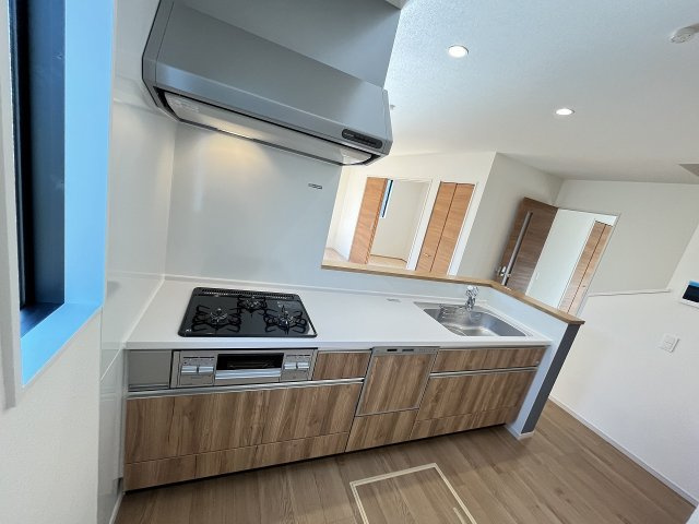 【キッチン】 | 糸島市加布里4丁目4期　1号棟（全1棟）【仲介手数料無料・0円】 | 現地写真。