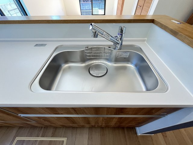 【キッチン】 | 糸島市加布里4丁目4期　1号棟（全1棟）【仲介手数料無料・0円】 | 現地写真。