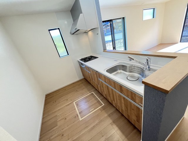 【キッチン】 | 糸島市加布里4丁目4期　1号棟（全1棟）【仲介手数料無料・0円】 | 現地写真。