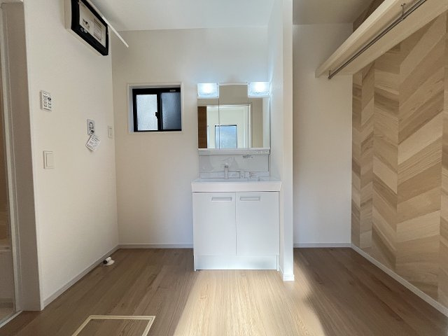 【洗面所】 | 糸島市加布里4丁目4期　1号棟（全1棟）【仲介手数料無料・0円】 | 現地写真。