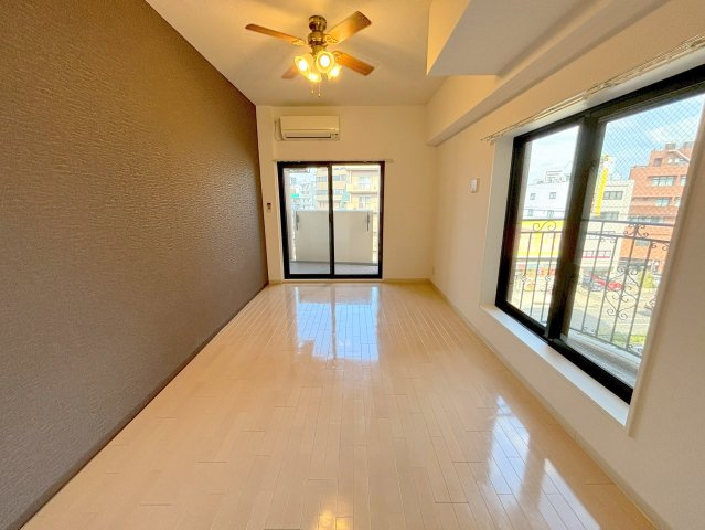 Luxe淡路の居間・リビング