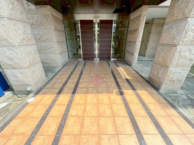 Luxe淡路のエントランス