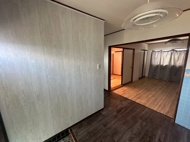 福岡県田川市1棟売りマンション、戸建ての洋室