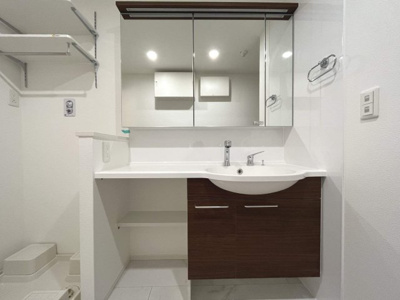 【洗面所】 | ドエル若木 | ゆったりとした独立洗面台