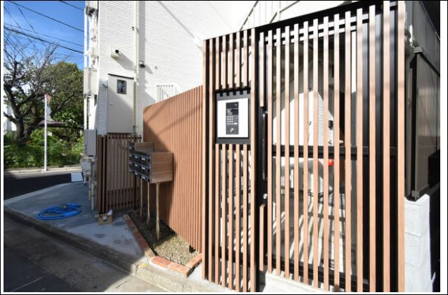 中野区江古田２丁目のアパートのエントランス