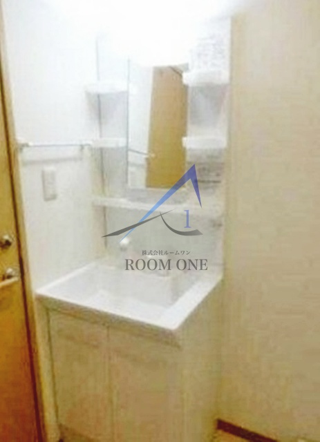 スズキレジデンスの洗面所|独立洗面台です。