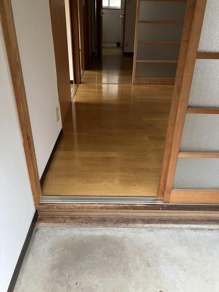 間ノ島一戸建賃貸アパートの玄関