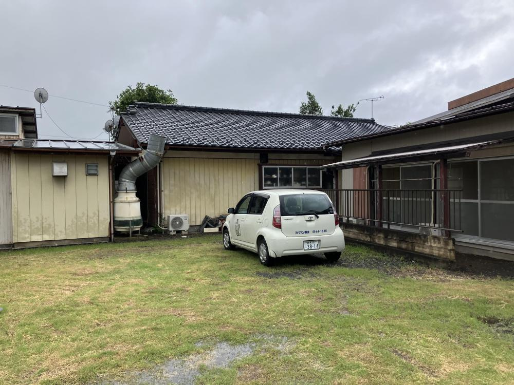 間ノ島一戸建賃貸アパートの駐車場