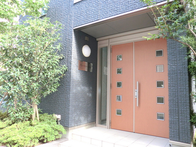 グレースコート蓮沼のエントランス