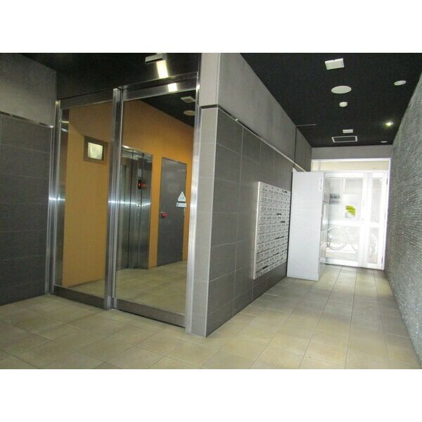 スクエア・アパートメントのその他