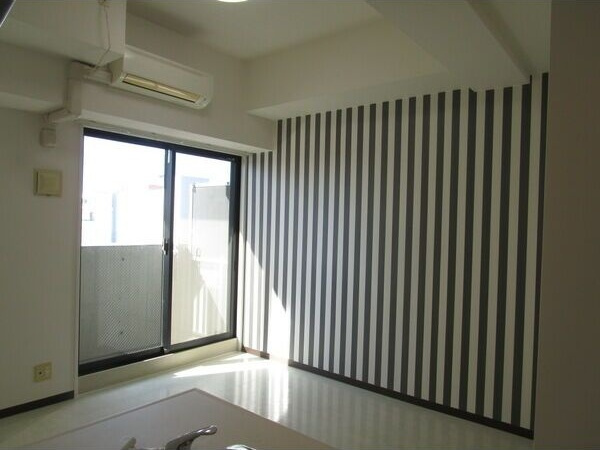 スクエア・アパートメントの居間・リビング