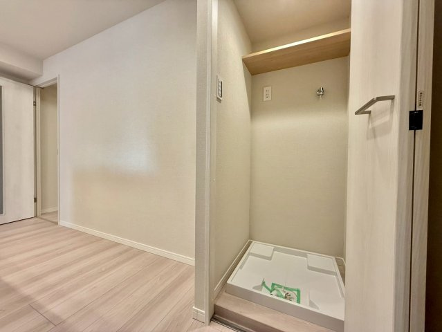 ソーケン日暮里マンションのランドリースペース|棚付きの洗濯機置き場！！

現地ご見学希望・資料請求などお気軽にお問い合わせ下さい！
03-5990-5201