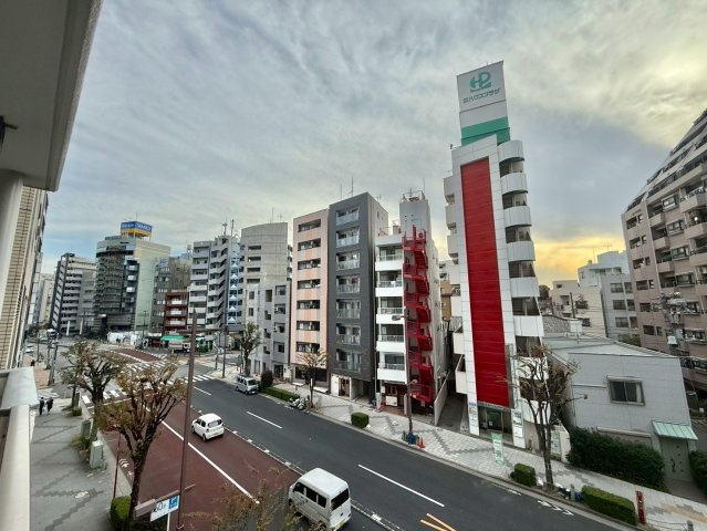 ソーケン日暮里マンションの展望|陽当り良好の南向きバルコニーで、お洗濯物干しもはかどります。

現地ご見学希望・資料請求などお気軽にお問い合わせ下さい！
03-5990-5201