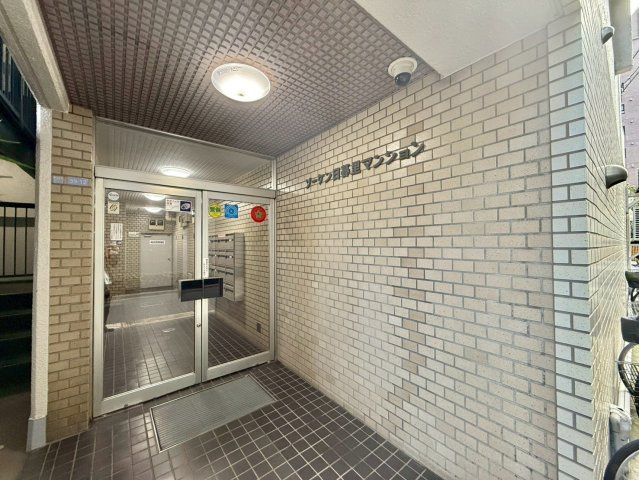 ソーケン日暮里マンションのエントランス|現地ご見学希望・資料請求などお気軽にお問い合わせ下さい！
03-5990-5201